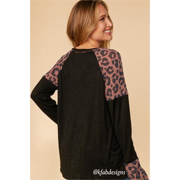 ❤️LAST ONE! V Neck Banded Animal/Color Block w/Thumbholes Reverse Stitch Top! - Picture 8 of 10